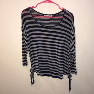 Cropped 3/4 sleeve shirt